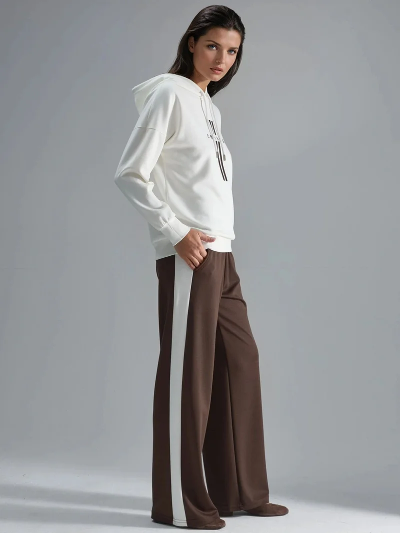 هيكاب طقم سويت شيرت بغطاء رأس مودال وبنطلون بتفاصيل مخططة من مجموعة بيرسان